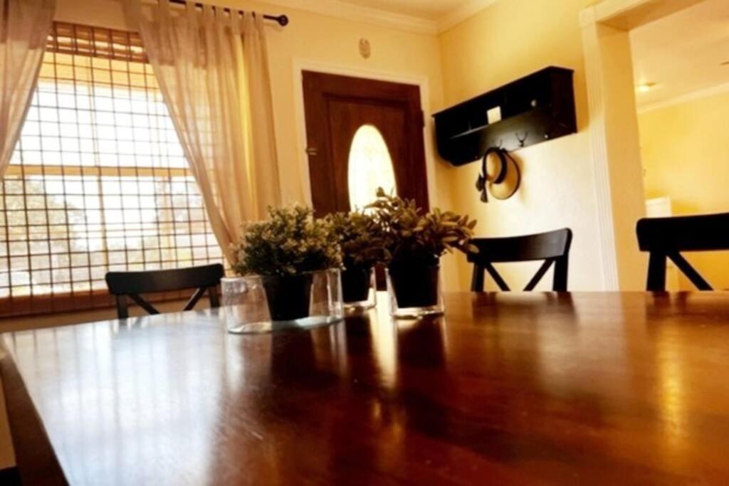 Holiday home House Close To Downtown, Airport, Raymond Stadium, And Many Places